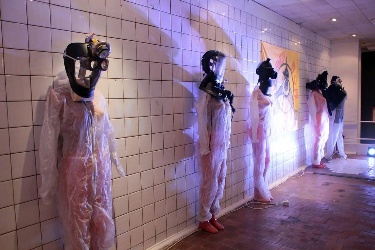 В ОБРАМЛЕНИИ ТЕМНЫХ БУДНЕЙ 1