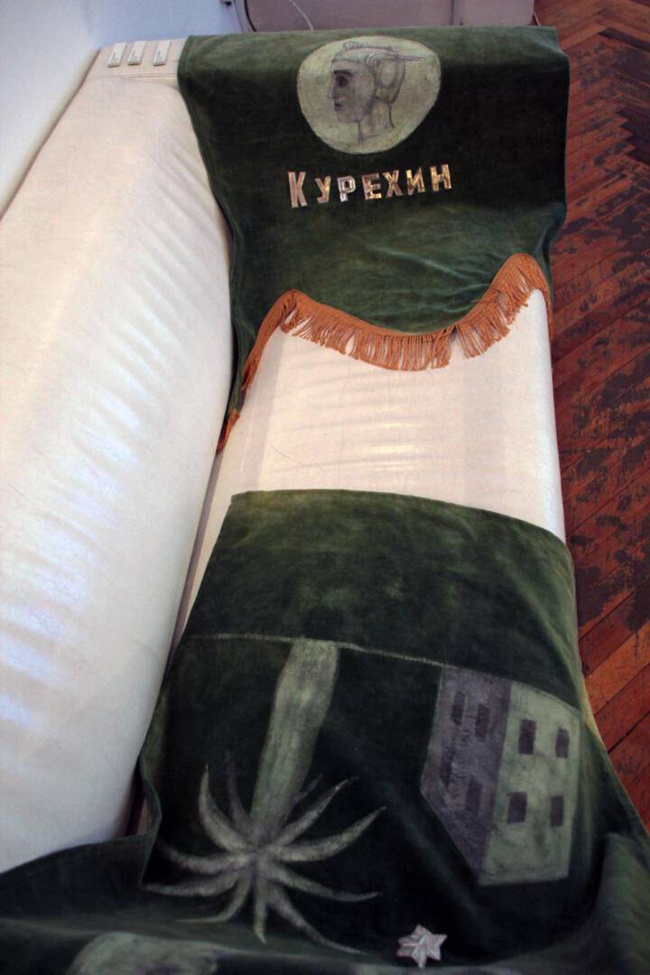 В ОБРАМЛЕНИИ ТЕМНЫХ БУДНЕЙ 4