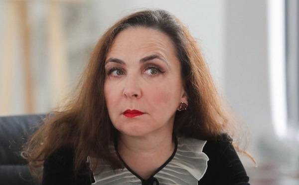 Злоключения матёрой галеристки 1